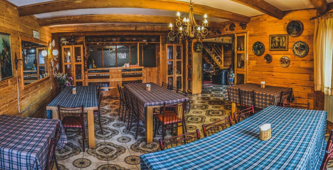 Gasthaus 12 Months Estate Myslovka Exterior foto