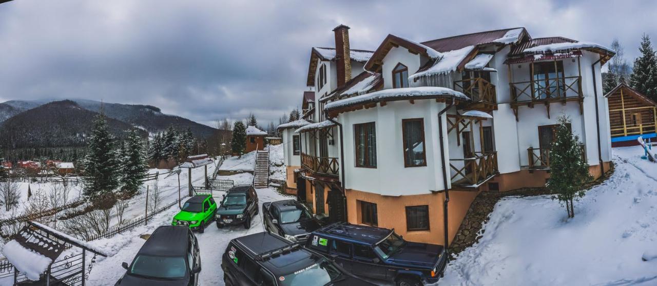 Gasthaus 12 Months Estate Myslovka Exterior foto